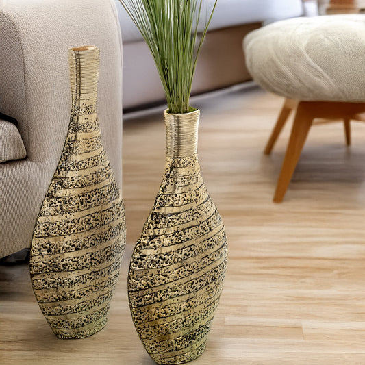 Vaso de alumínio dourado