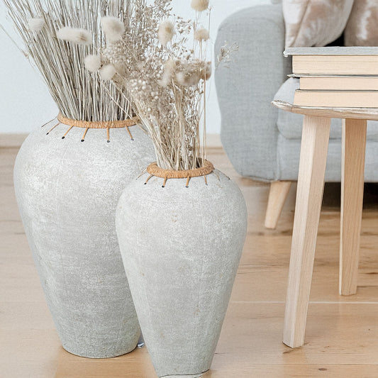 Vaso de metal branco